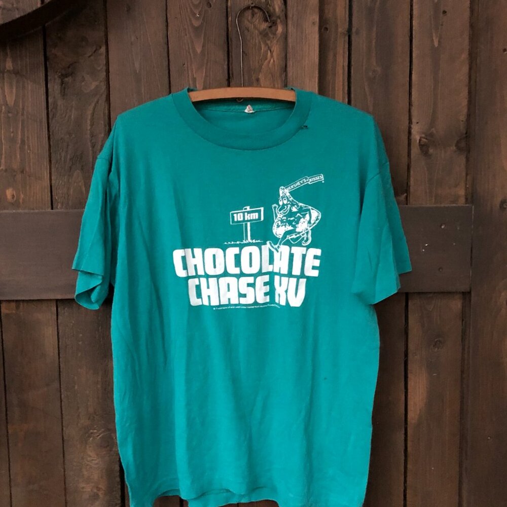 Retro Graphic Tee Size L || Hersheys Chocolate